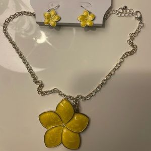 New Signature NYC silver flower necklace set